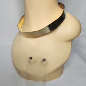 True Elegant Gold Metal Round Necklace & Earring Set